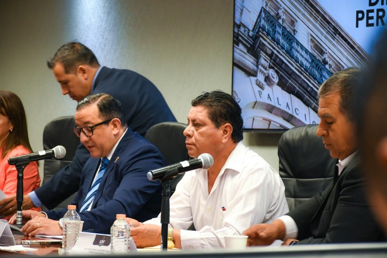 EL DIP. ARTURO PIÑA PRESENTA INICIATIVA DE LEY PARA EL FOMENTO APÍCOLA EN EL ESTADO DE AGUASCALIENTES