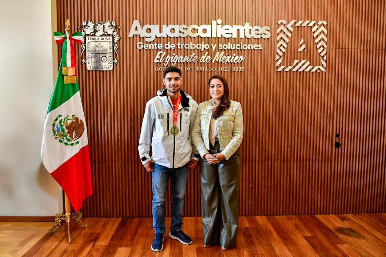 FELICITA TERE JIMÉNEZ AL AGUASCALENTENSE ROGELIO GUERRERO, PRIMER MEXICANO BICAMPEÓN EN LA OLIMPIADA INTERNACIONAL DE MATEMÁTICAS