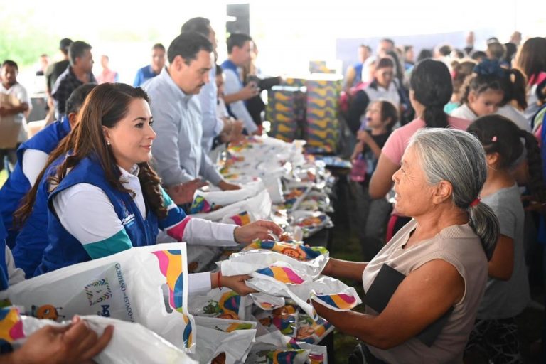 TERE JIMÉNEZ ENTREGA ÚTILES ESCOLARES, MOCHILAS, ZAPATOS Y TENIS A MÁS DE 8 MIL 500 FAMILIAS AL ORIENTE DE LA CIUDAD