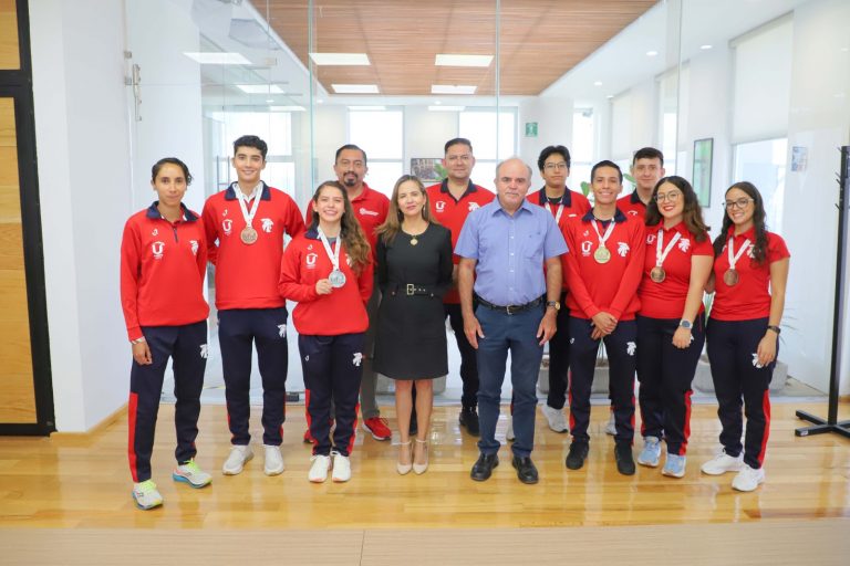 RECTORA DE LA UAA SE REÚNE CON MEDALLISTAS DE LA UNIVERSIADA NACIONAL 2024