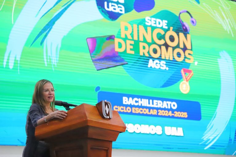 AUTORIDADES DE LA UAA BRINDAM PLÁTICA A ALUMNOS DE NUEVO INGRESO A BACHUAA PLANTEL RINCÓN DE ROMOS