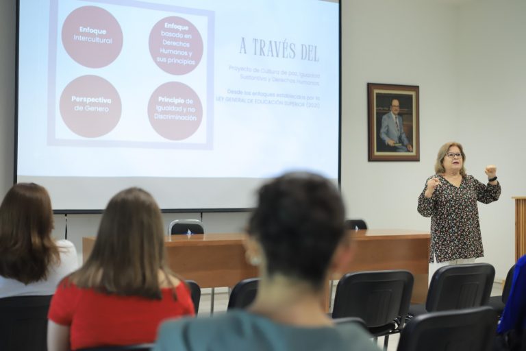 DEFENSORÍA DE LOS DERECHOS UNIVERSITARIOS DE LA UAA SE ACERCA A GALLOS DE NUEVO INGRESO 