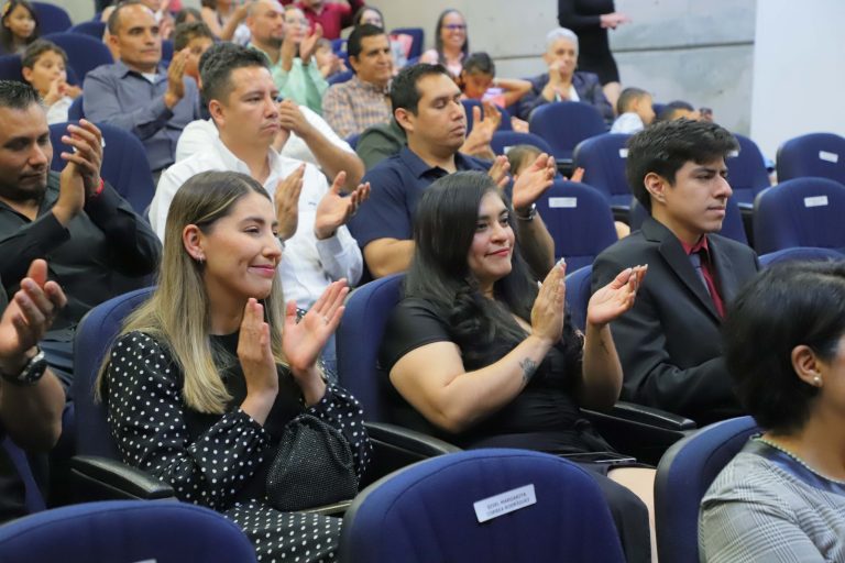 47 PROFESIONISTAS CONCLUYERON SUS DIPLOMADOS EN COMERCIO EXTERIOR Y ADUANAS EN DESARROLLO DE HABILIDADES GERENCIALES EN LA UAA