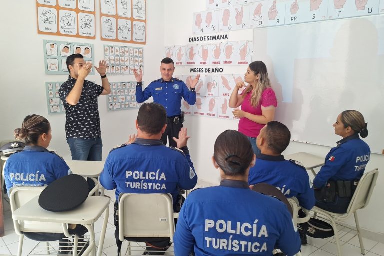 POLICÍA TURÍSTICA RECIBE CAPACITACIÓN PARA BRINDAR ATENCIÓN A PERSONAS CON DISCAPACIDAD