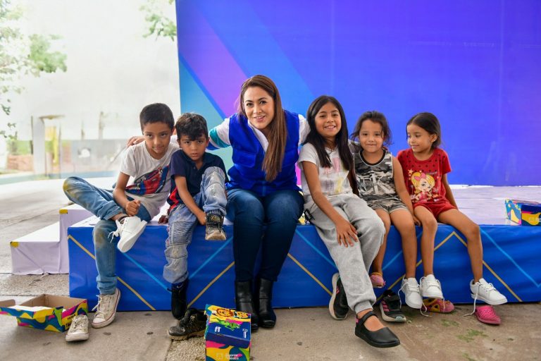 ARRANCA TERE JIMÉNEZ GIRA DE ENTREGA DE ÚTILES ESCOLARES POR TODO EL ESTADO