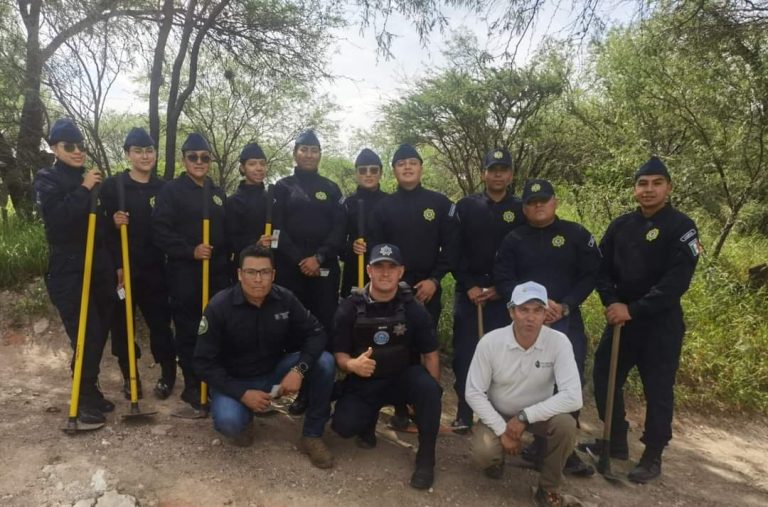 POLICÍAS Y CADETES PARTICIPARON EN JORNADA DE RESCATE DE ÁRBOLES NATIVOS