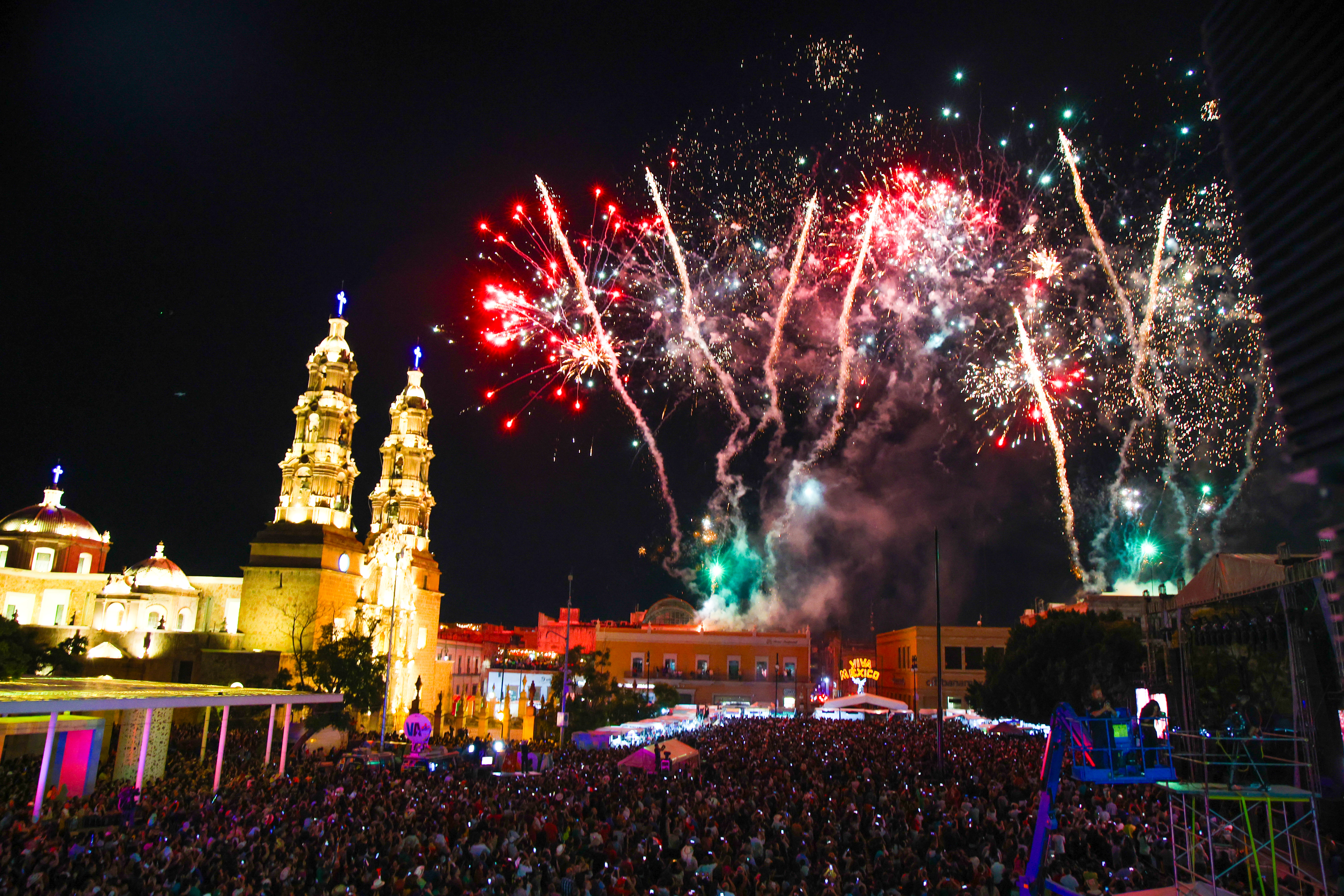 TERE JIMÉNEZ ENCABEZA LA CELEBRACIÓN DEL GRITO DE INDEPENDENCIA EN AGUASCALIENTES