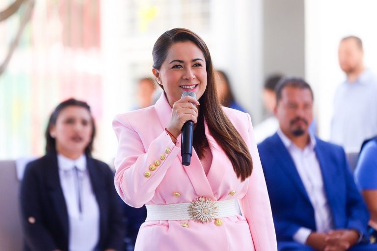 TERE JIMÉNEZ ENTREGA OBRAS EN EL JARDÍN DE NIÑOS SATURNINO HERRÁN EN SAN MIGUELITO, JESÚS MARÍA