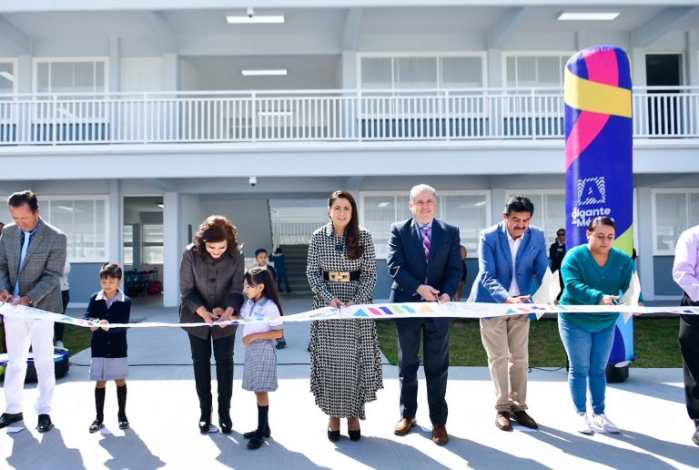 INAUGURA TERE JIMÉNEZ NUEVA ESCUELA EN LA RIBERA Y ENTREGA UNIFORMES