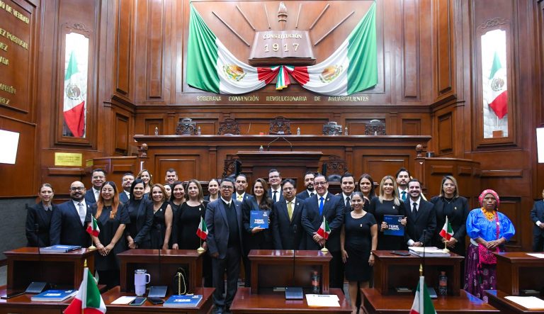 CONGRESO DE AGUASCALIENTES RECIBIÓ DE LA GOBERNADORA SU SEGUNDO INFORME DE ACTIVIDADES