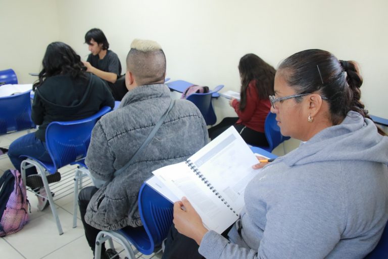 FORMACIÓN GRATUITA PARA ADULTOS: UAA OFRECE UNA OPORTUNIDAD PARA CERRAR BRECHAS EDUCATIVAS