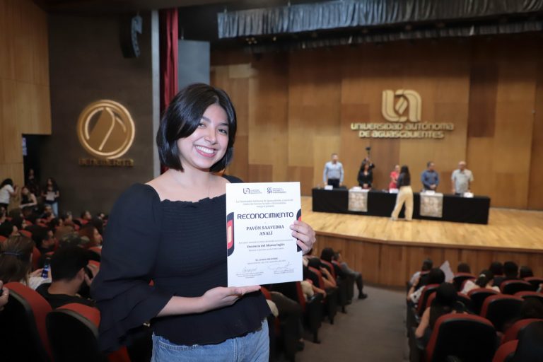 107 ESTUDIANTES DE LA UAA RECIBIERON RECONOCIMIENTO POR SU EXCEÑLENCIA ACADÉMICA 