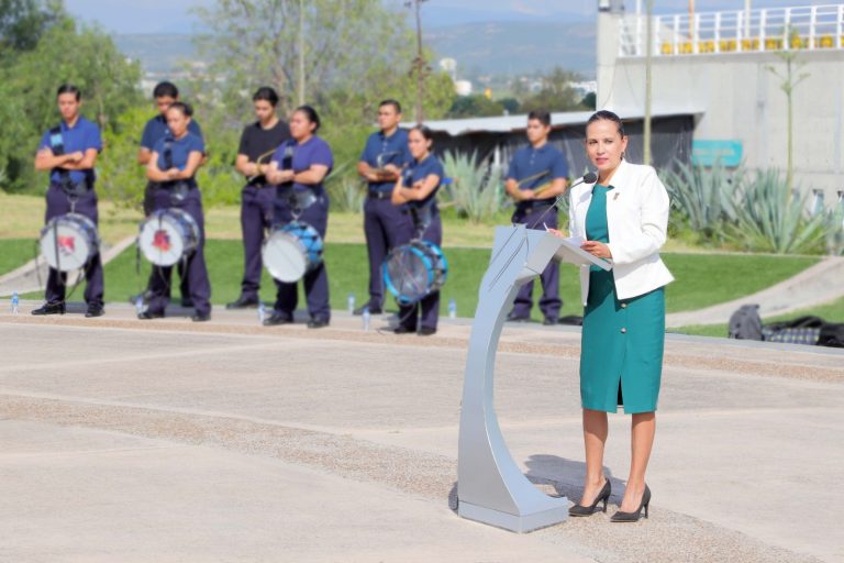 EN CEREMONIA DE HONORES A LA BANDERA, RECTORA DE LA UAA INVITA A BUSCUR LA HERMANDAD Y EL BIEN COMÚN POR LA PAZ Y EL DESARROLLO DE LA SOCIEDAD