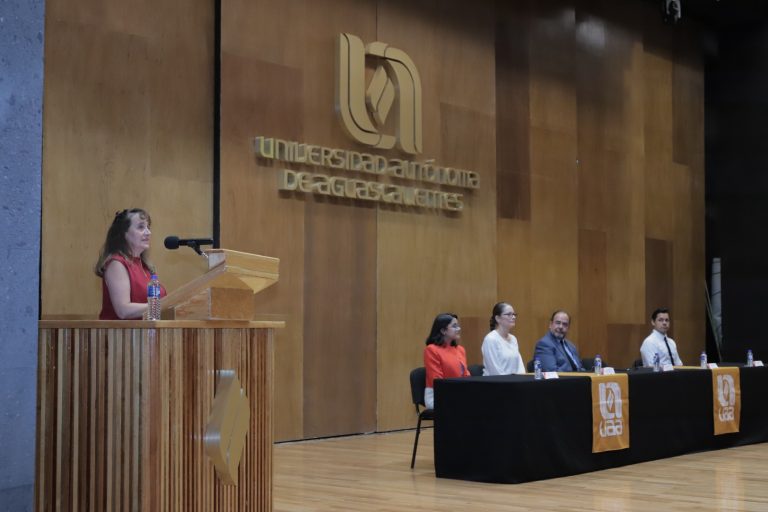 “EN MÉXICO, 7 DE CADA 10 PERSONAS VIVEN CON SOBREPESO”, DETALLÓ CONFERENCISTA EN LA UAA