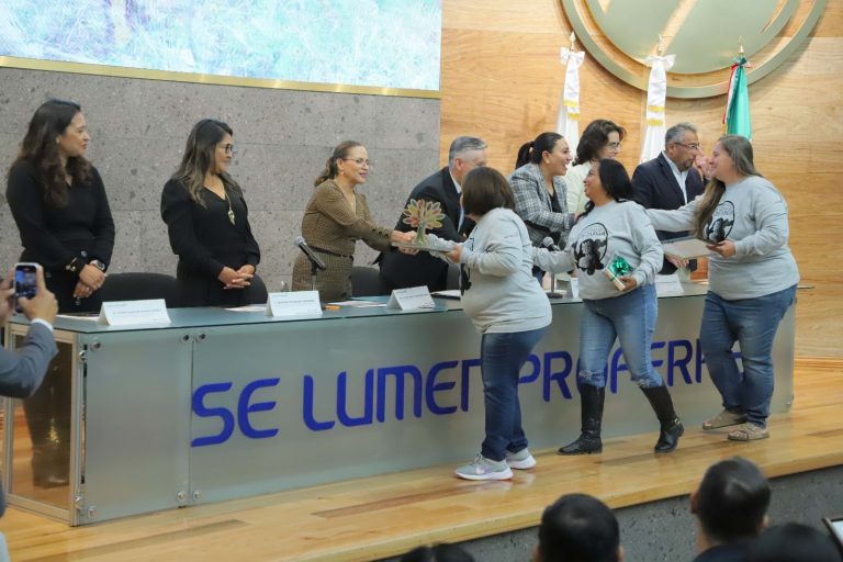 UAA REITERA SU COMPROMISO ECÓLOGOICO DURANTE LA ENTREGA DEL PREMIO MUNICIPAL AL CUIDADO DEL MEDIO AMBIENTE 2024