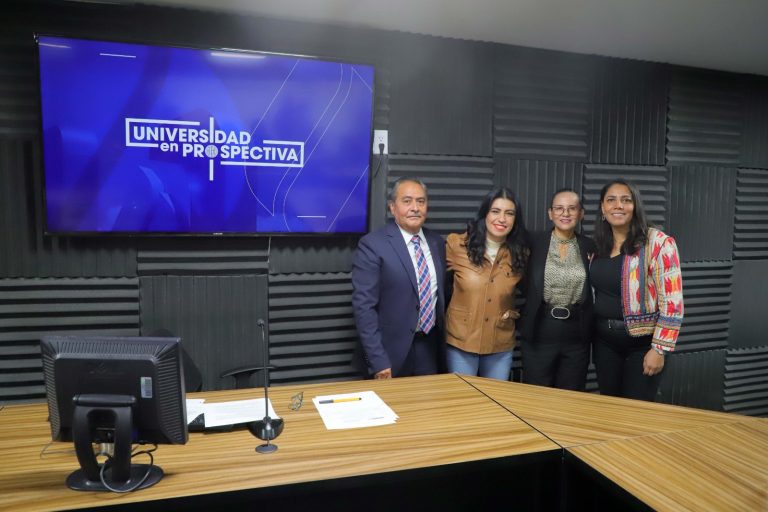 RADIO UAA ESTRENA EL SEGMENTO “UNIVERSIDAD EN PROSPECTIVA” CON LA RECTORA DRA. SANDRA YESENIA PINZÓN CASTRO