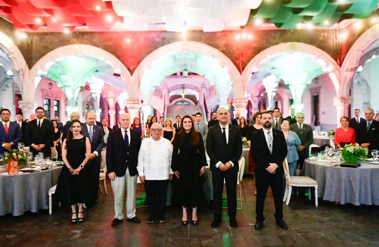 TERE JIMÉNEZ TOMA PROTESTA A MESA DIRECTIVA DE LA CÁMARA DE COMERCIO MÉXICO-ESTADOS UNIDOS Y OFRECE IMPULSAR EL COMERCIO BILATERAL