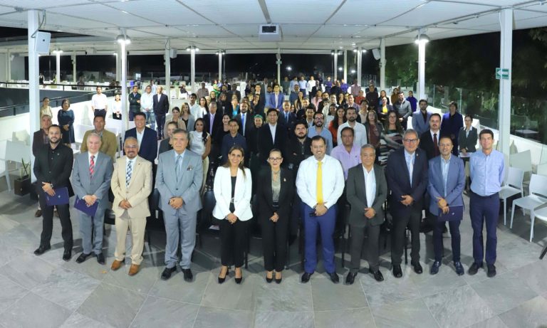 EGRESADOS DEL CENTRO DE CIENCIAS ECONÓMICAS Y ADMINISTRATIVAS DE LA UAA COMPARTEN SUS EXPERIENCIAS EN CONGRESO INTERNACIONAL